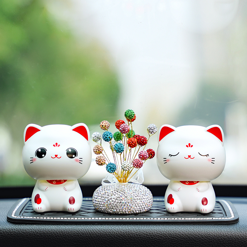 汽车中控台太阳能摆件可爱招财猫车载汽车摆件创意网红款车内摆件