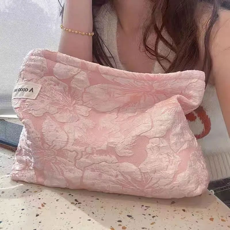 ins高级感网红新款化妆包立体印花便携式大容量收纳袋水乳洗漱包