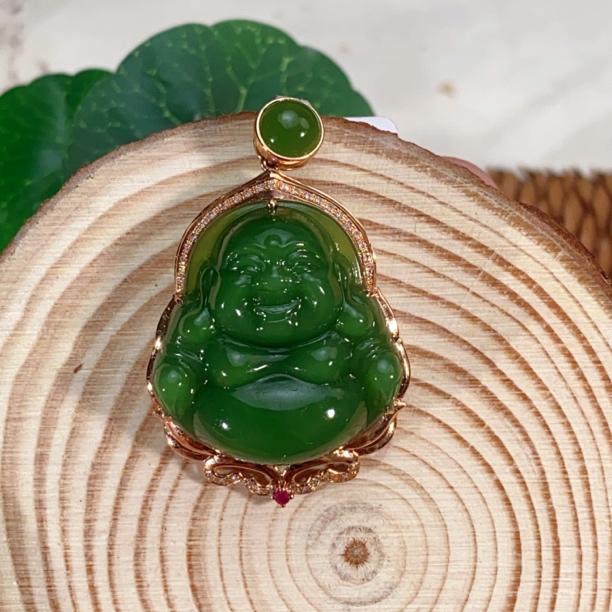 【巧润珠宝】和田玉碧玉辣色阳绿俄罗斯老料18k金镶嵌佛公吊坠
