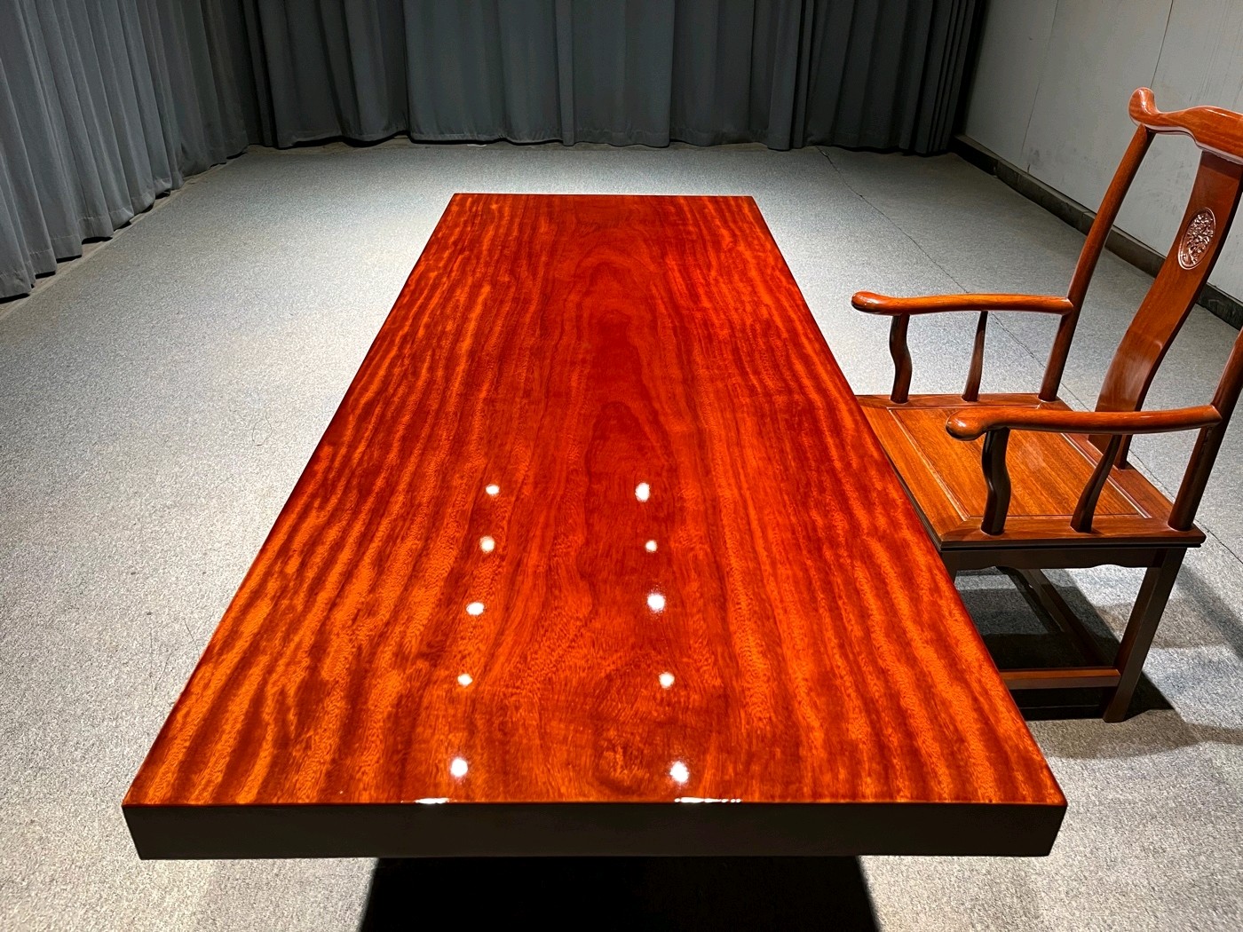 220*87*8红塔利小巴花纯实木大板桌，配支架不包邮，邮费咨询客服