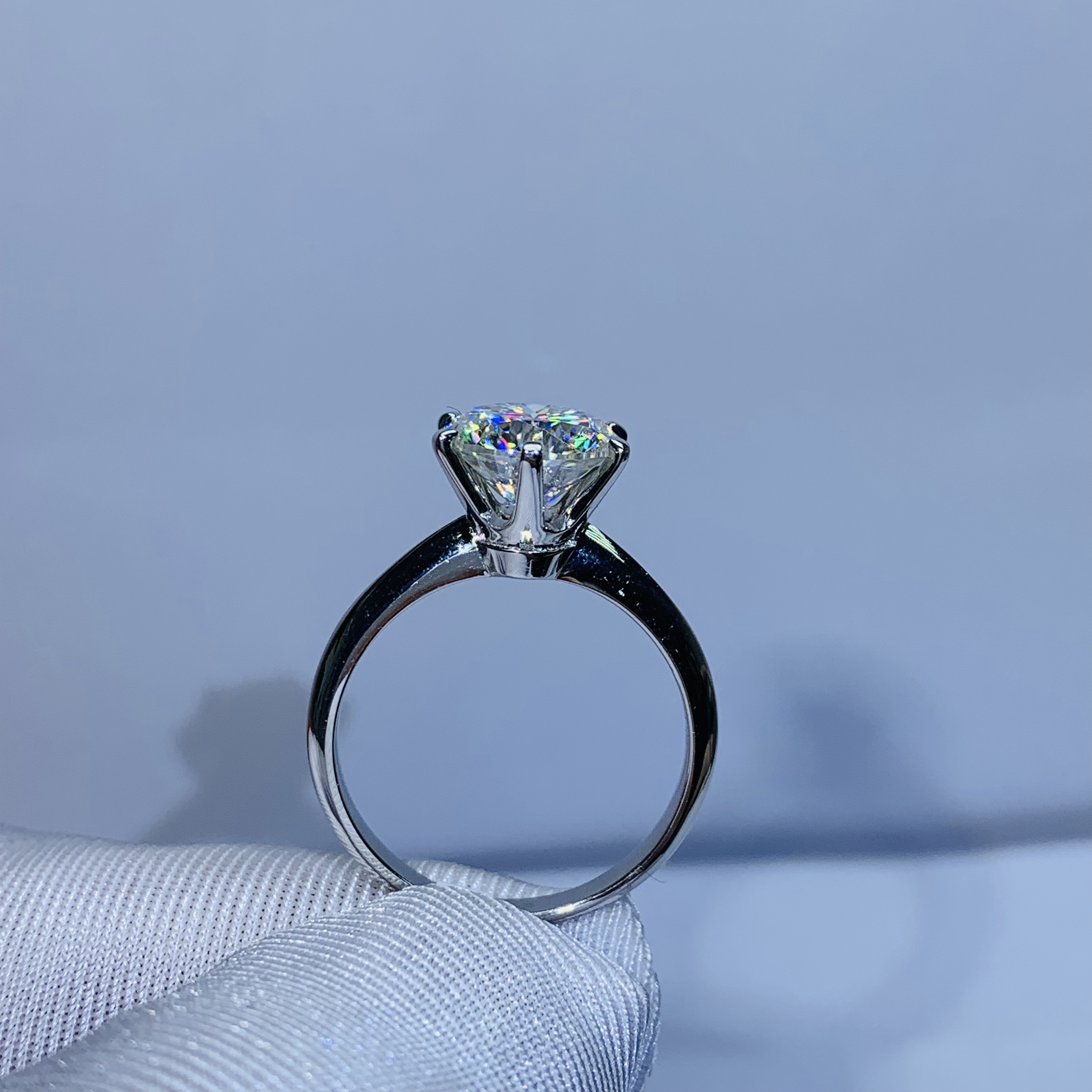 莫桑石【T家六爪款】     经典时尚18K金镶嵌莫桑石