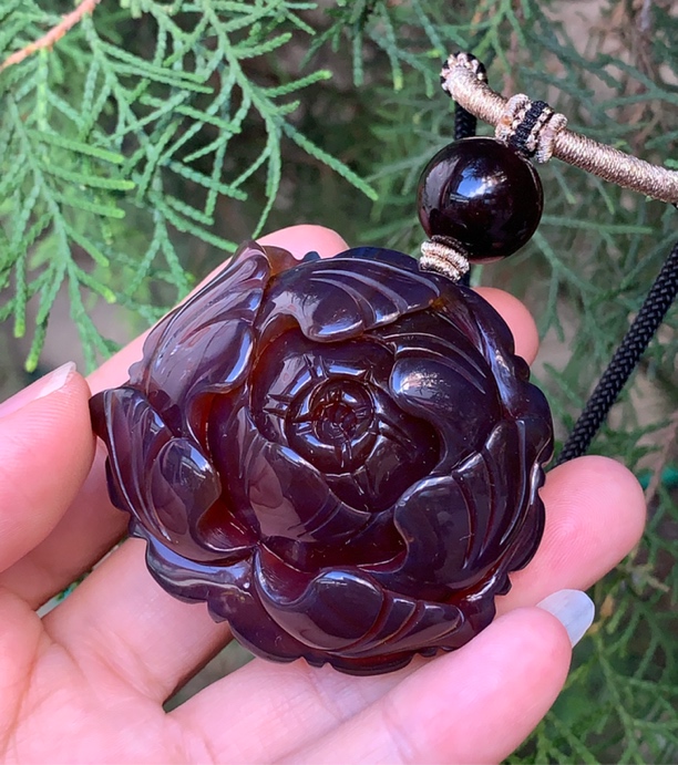 天然缅甸琥珀深棕蜜紫罗兰牡丹花吊坠挂件42克规格51.7-55-27