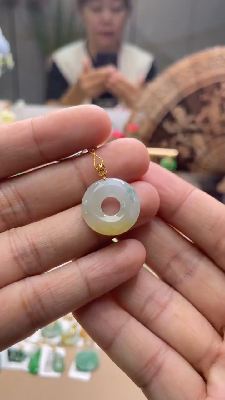 【闪购商品】翡翠颈饰18K金镶嵌甜甜圈