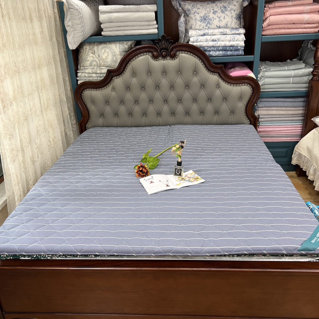 印花澳洲多功能羊毛床垫 面料：棉 填充物：30%羊毛70%聚酯纤维