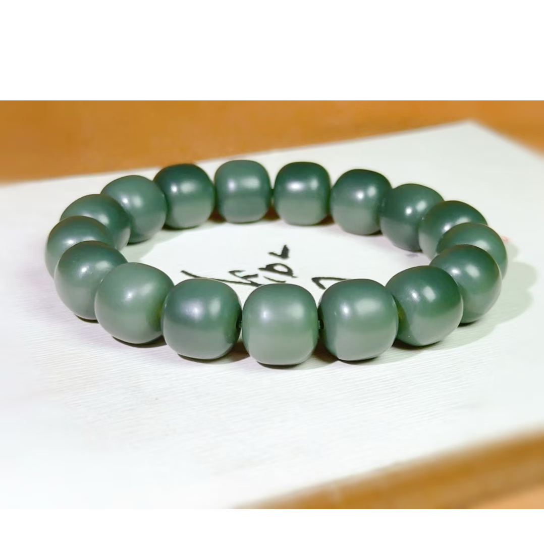和田玉鸭蛋青手串精致