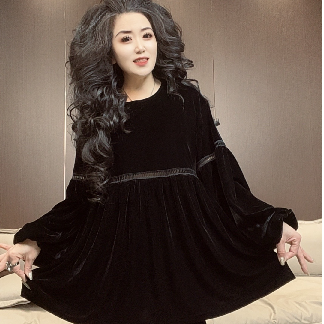 大漂亮家的时尚百搭显瘦圆领轻奢镂空娃娃上衣