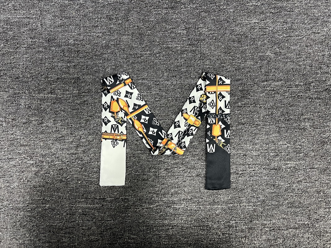 梦特娇丝巾