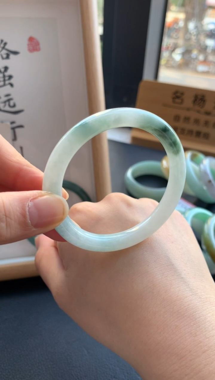 【闪购商品】翡翠手镯未镶嵌贵妃54.8