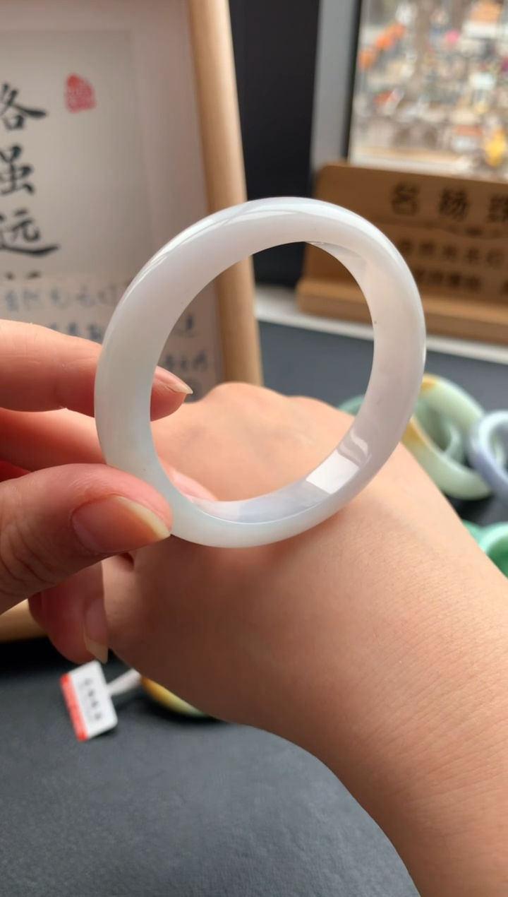 【闪购商品】翡翠手镯未镶嵌53贵妃