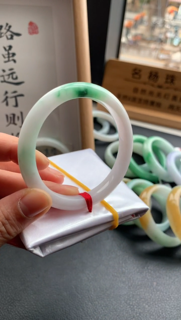 【闪购商品】翡翠手镯未镶嵌54.5
