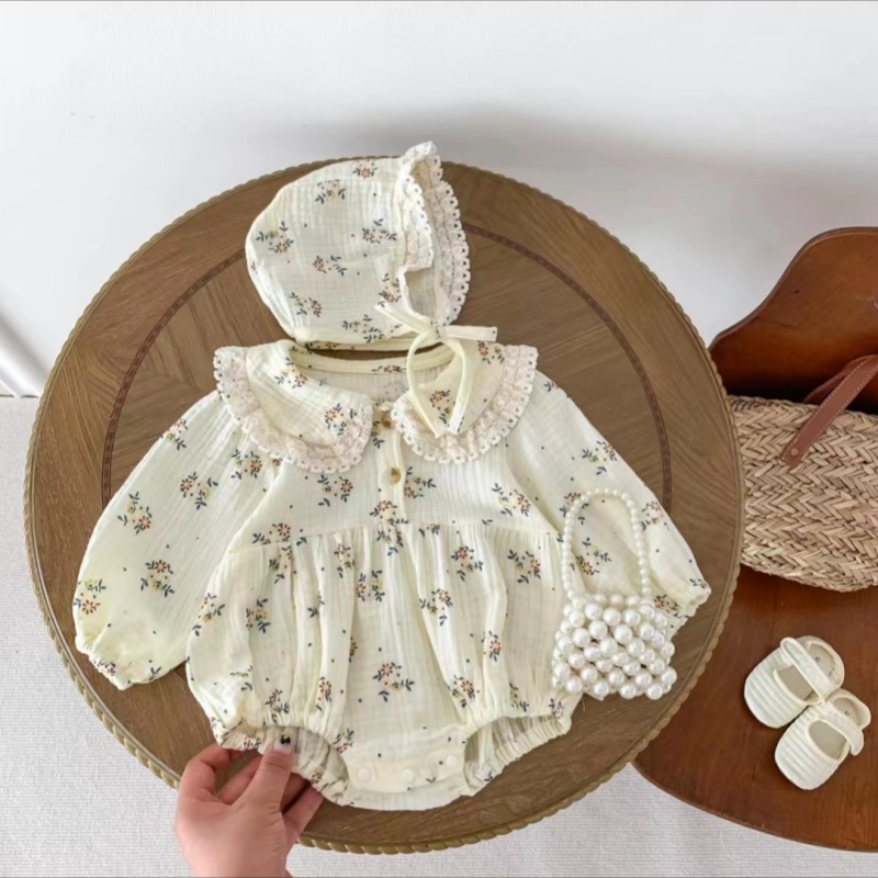 春秋款纱布婴儿衣服俩扣碎花蕾丝边娃娃领带帽双层包屁可爱女宝