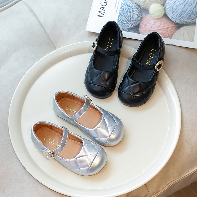 韩版女童软底公主鞋2024春秋新款儿童网红银色皮鞋宝宝演出走秀鞋