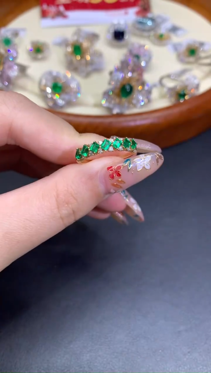 【闪购商品】祖母绿戒指|18K金镶嵌|4600