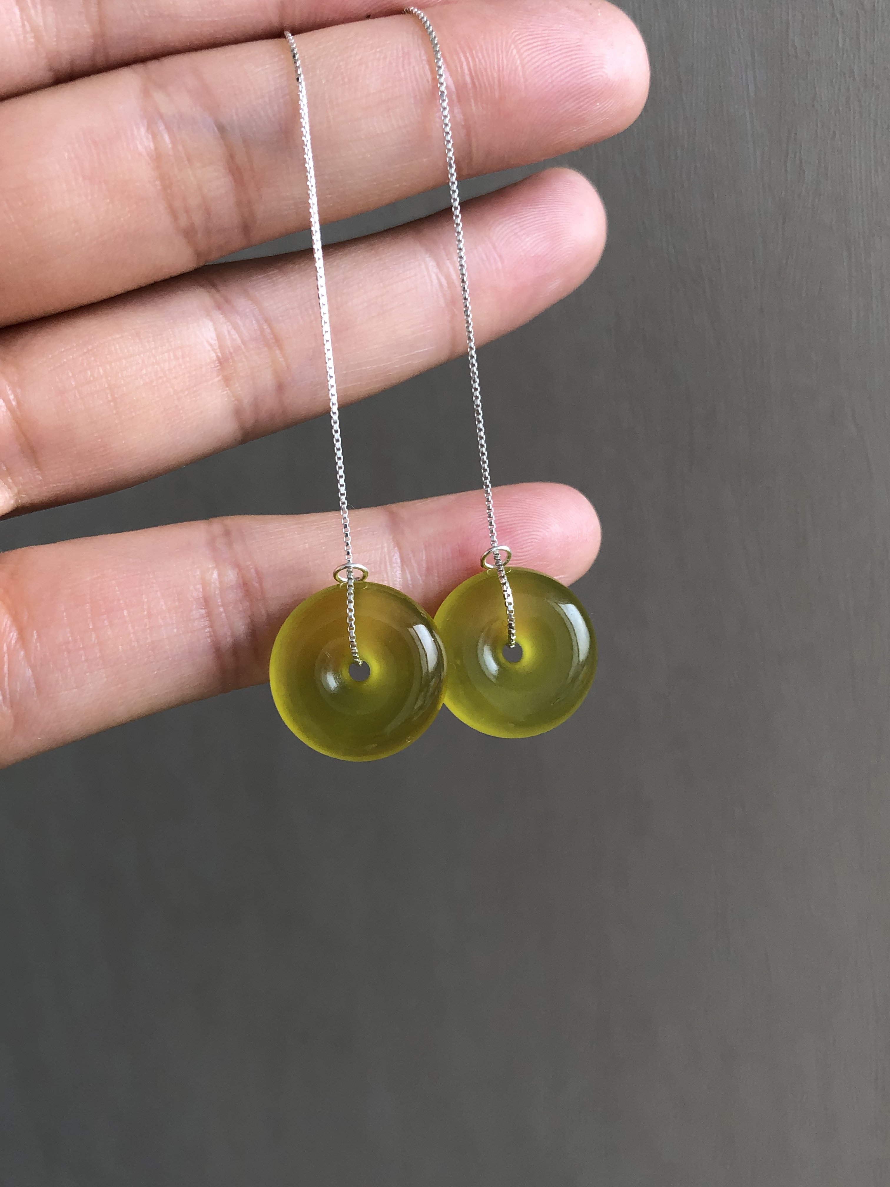 岫玉黄金玉平安扣耳坠，耳线款式真美