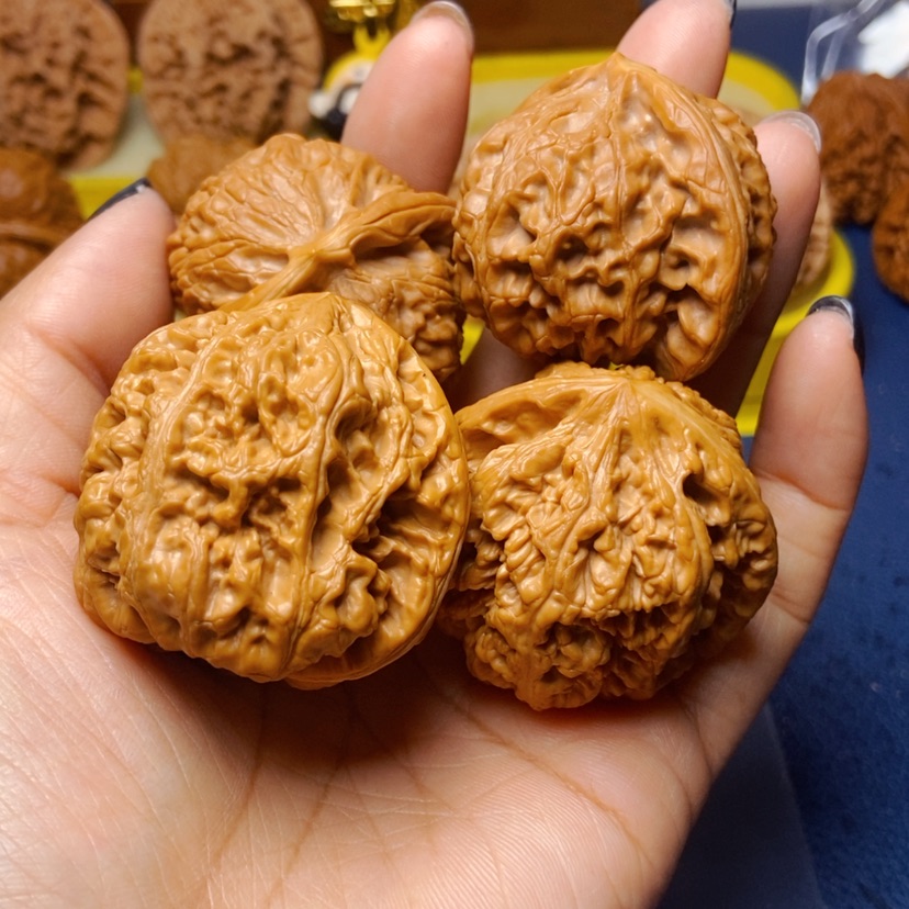 【闪购商品】桃核吊坠我**辣