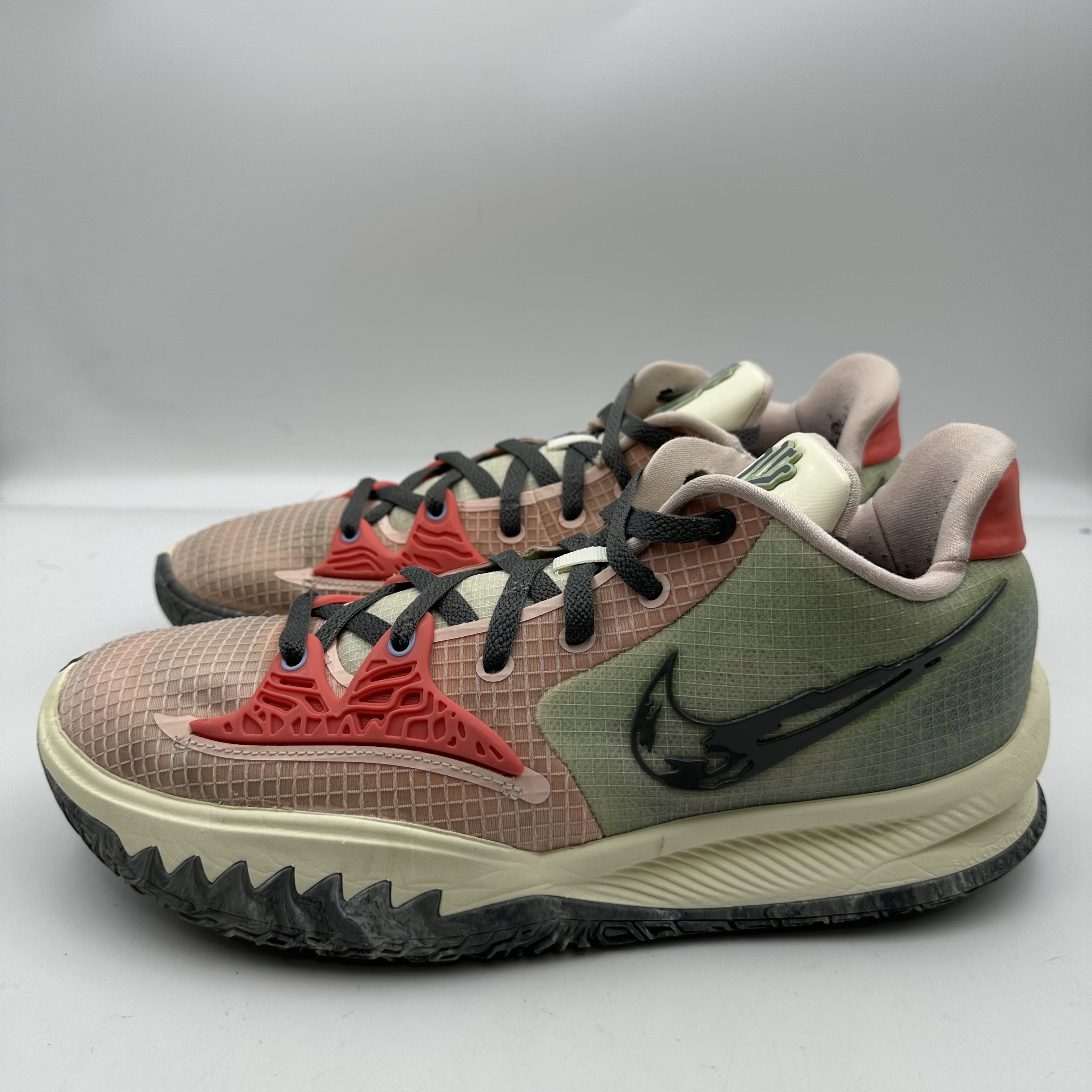 二手 45码 鞋口修补 Nike Kyrie Low 4 篮球鞋 粉色 公价1102