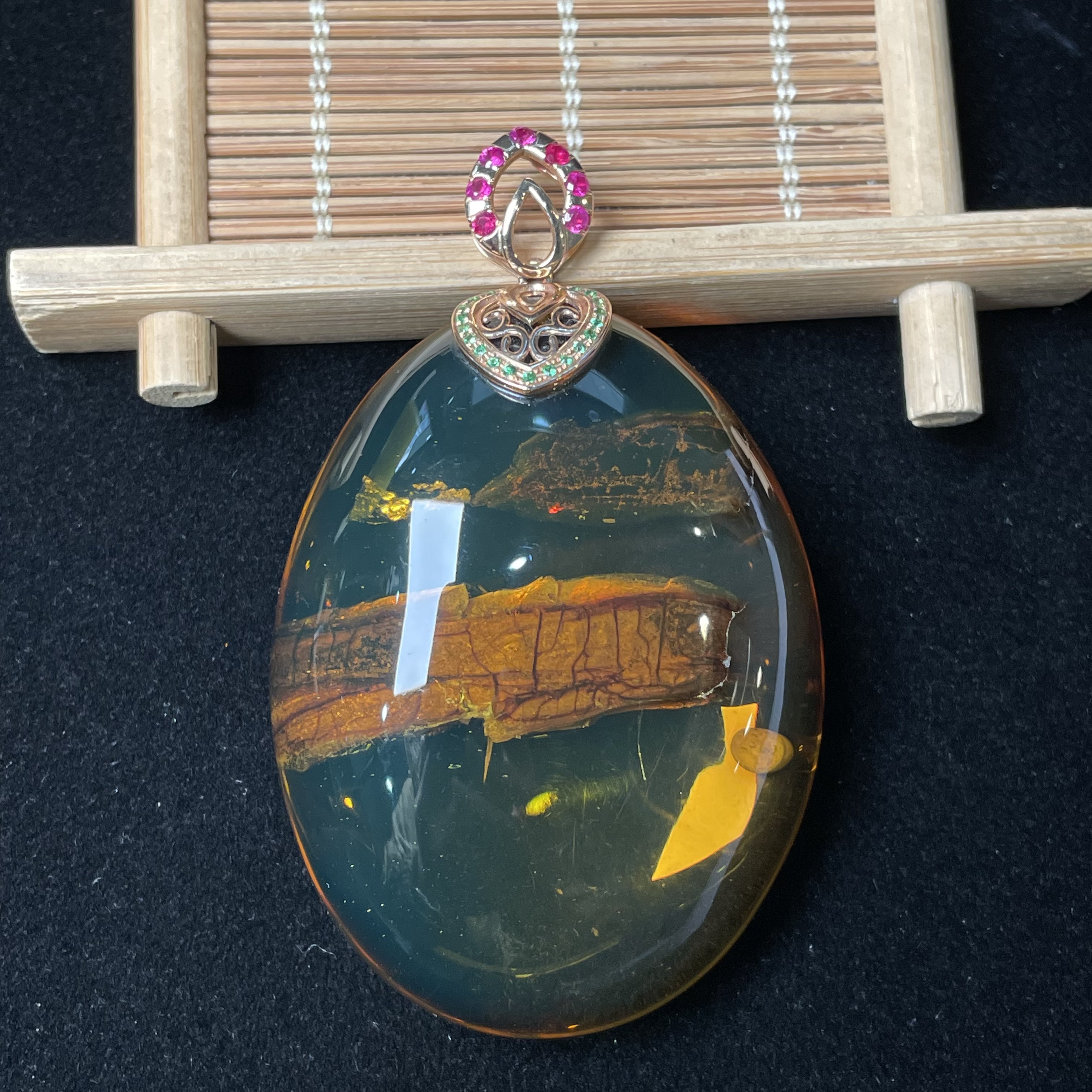 （琥珀之美）稀有特色植物风景珀18K吊坠