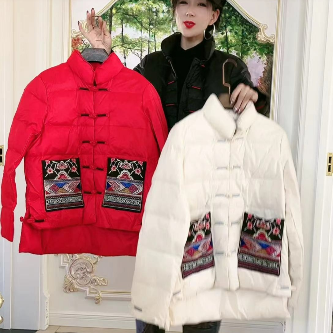 50刺绣短款羽绒服