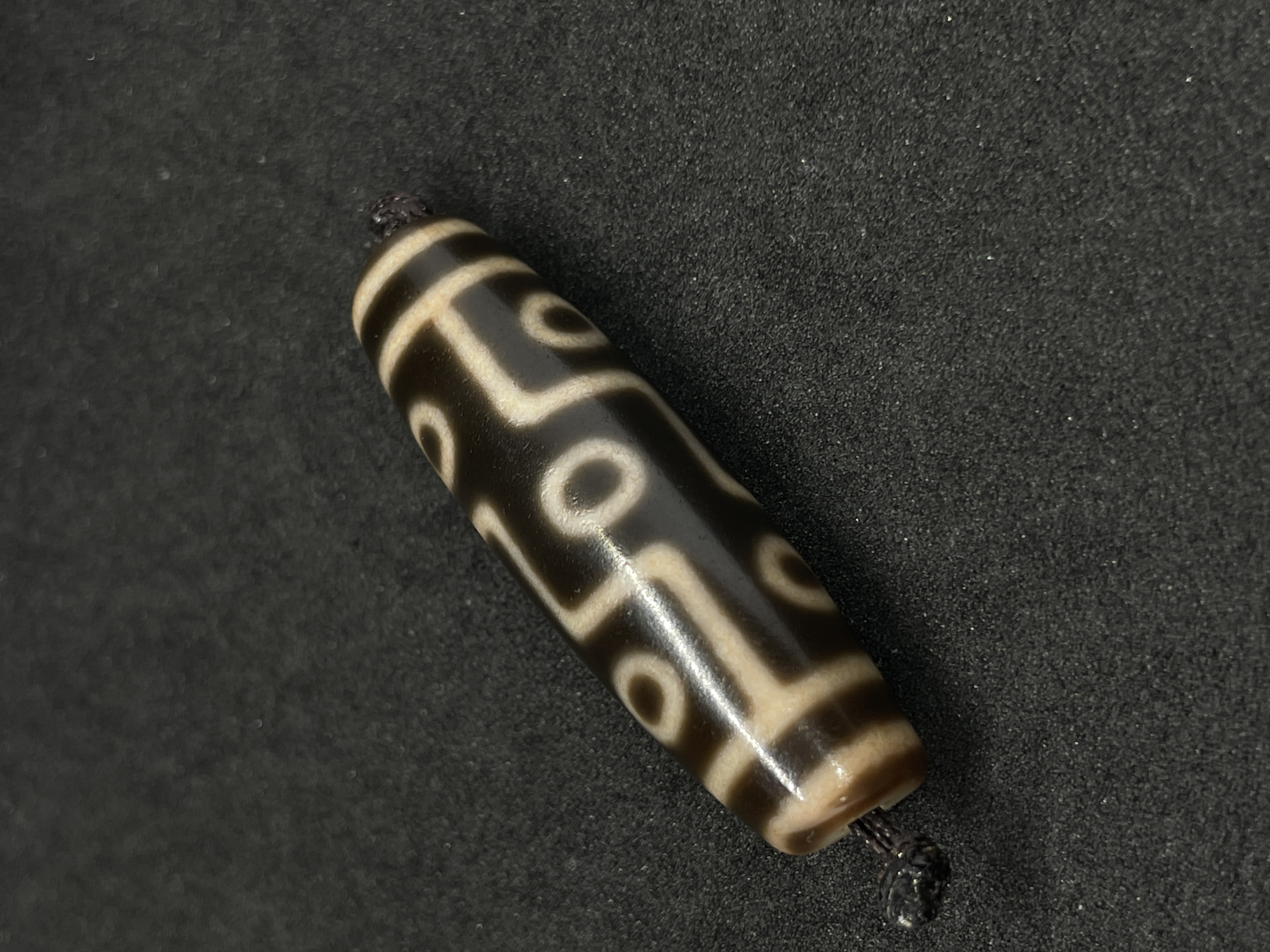 深度包浆藏风款牙黄九眼条纹玛瑙