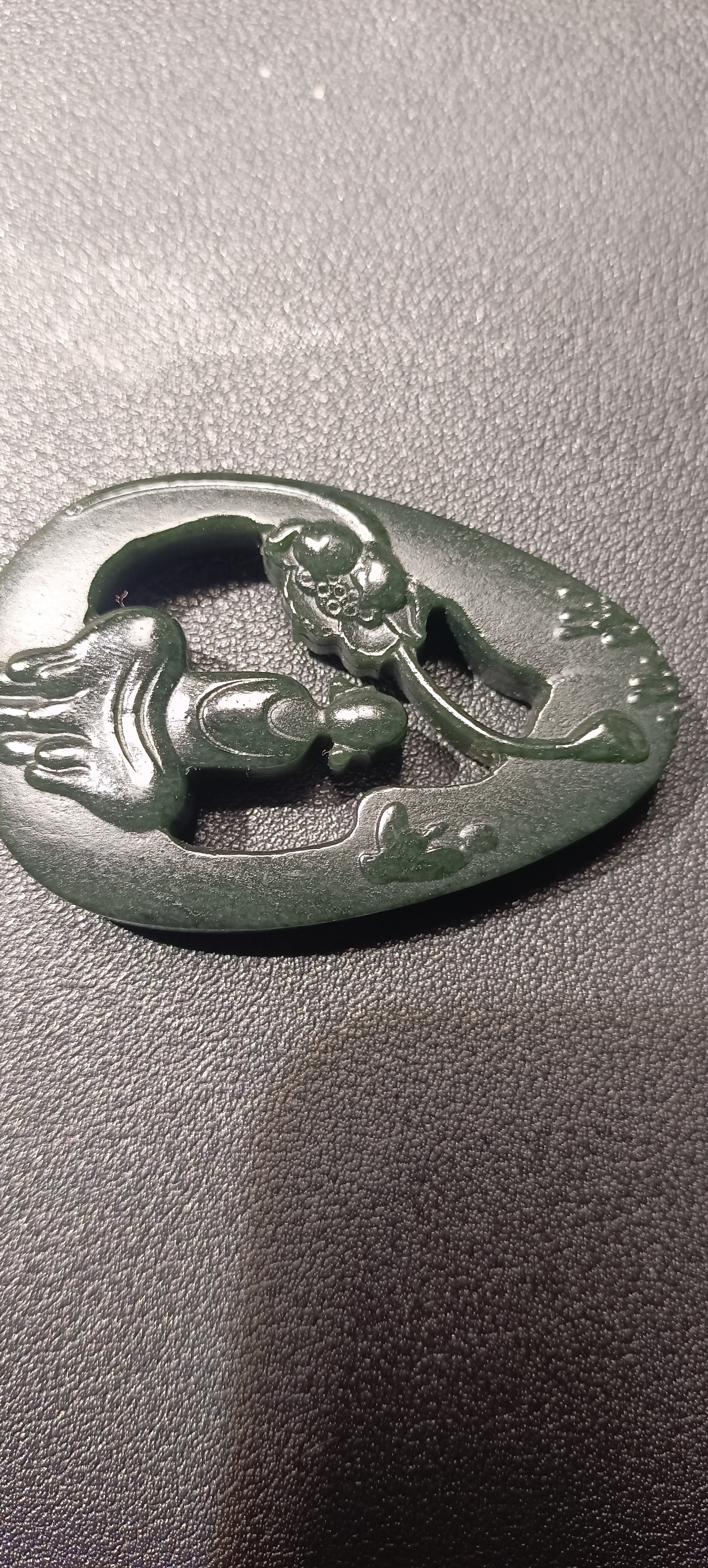 新疆和田碧玉沙枣青吾道佛，双面工艺，做工精致。