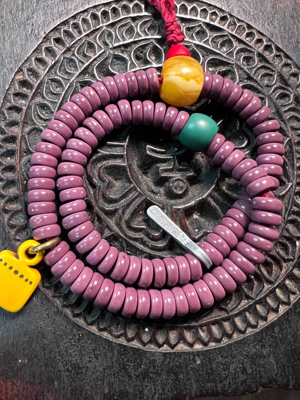 藏区料器手串喜欢来看吧