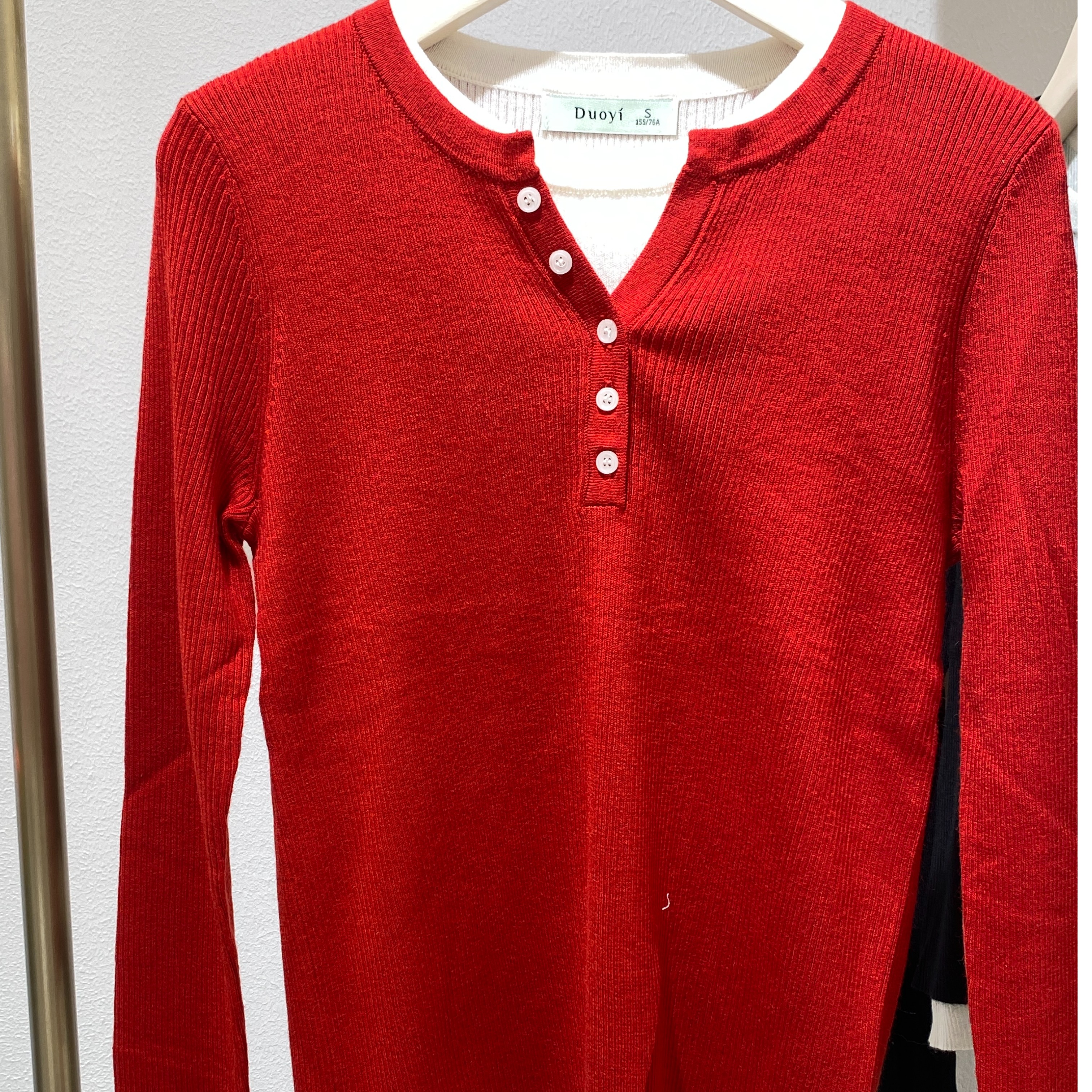 朵以2023秋冬气质时尚百搭拼接圆领长袖针织衫38DC531077