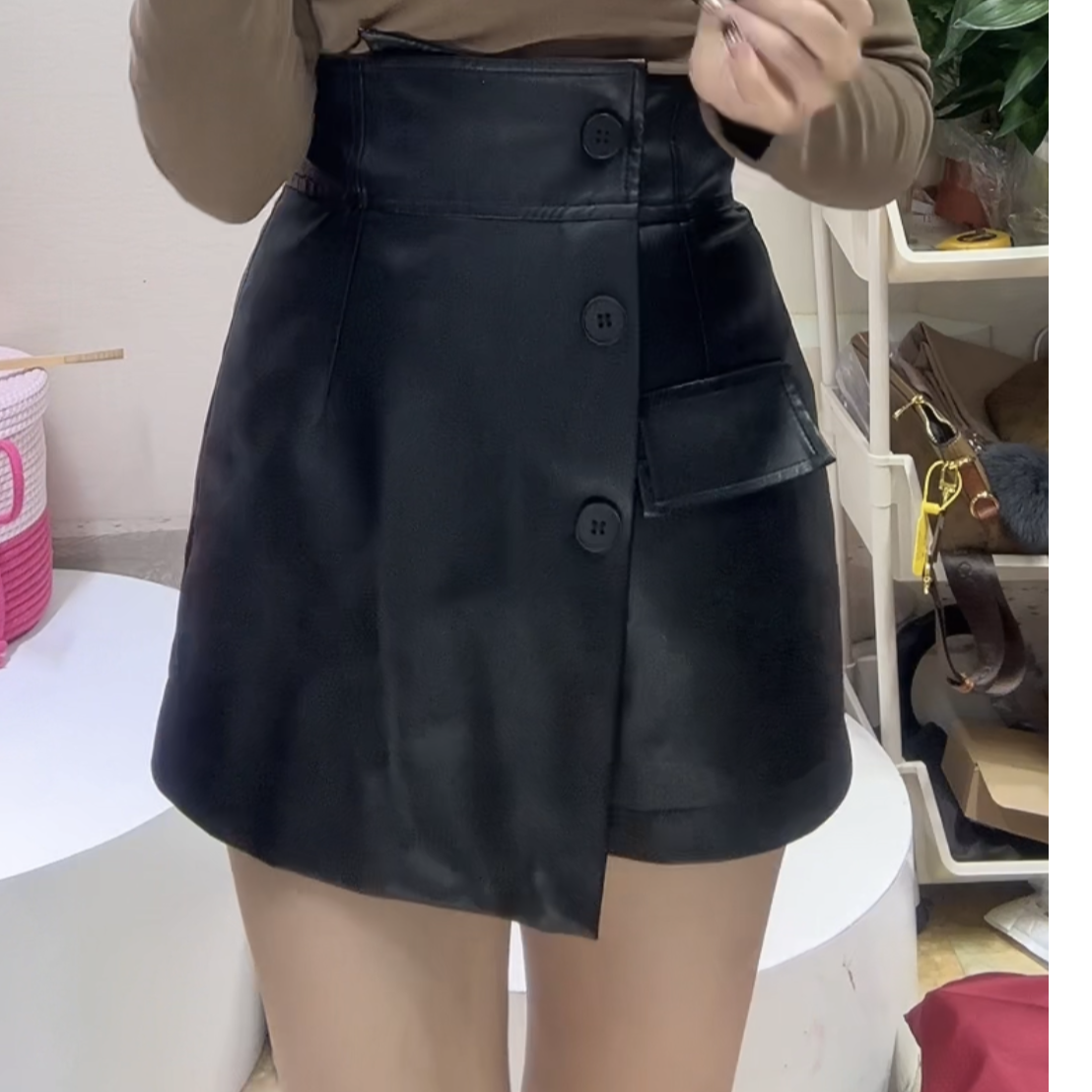 （秒）国庆活动价 思思定制小个子穿搭短款高腰加绒不规则皮裤