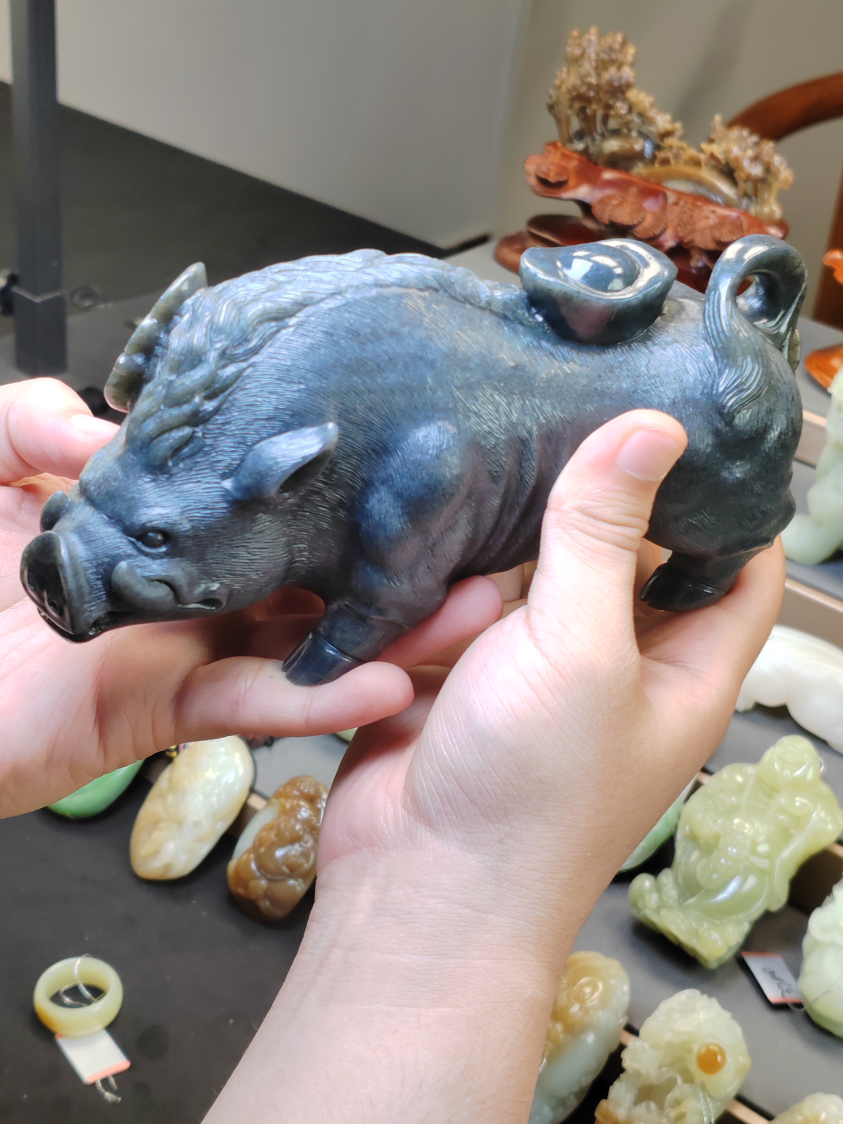 和田玉新疆青花野猪摆件