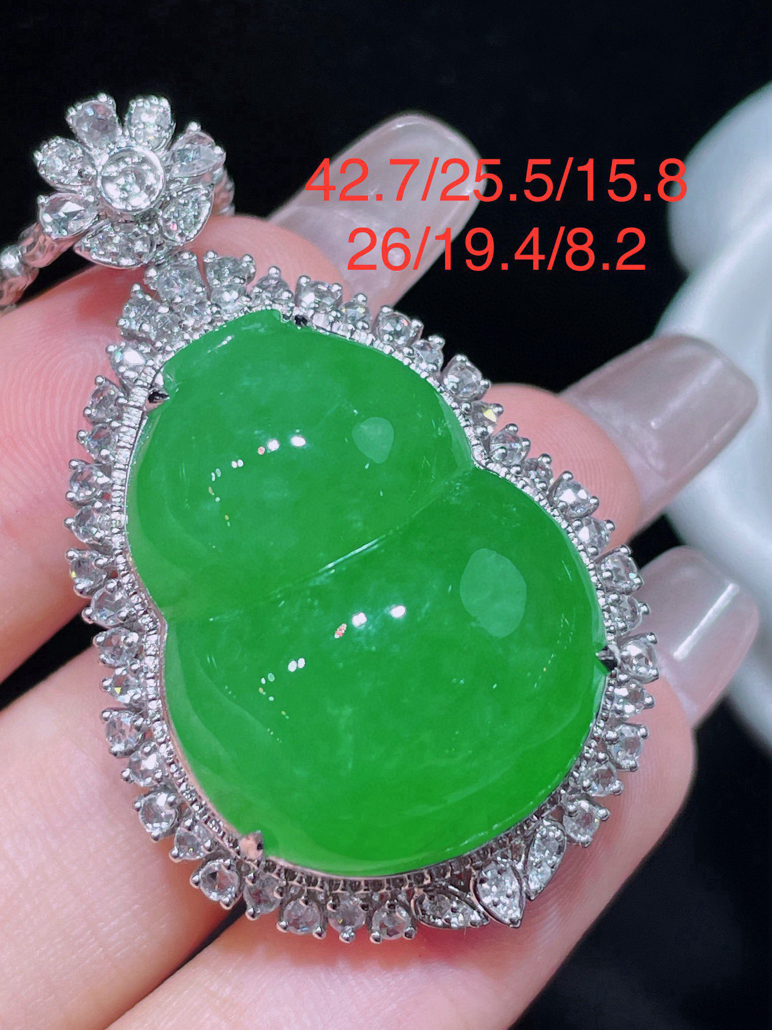 满绿葫芦吊坠镶嵌