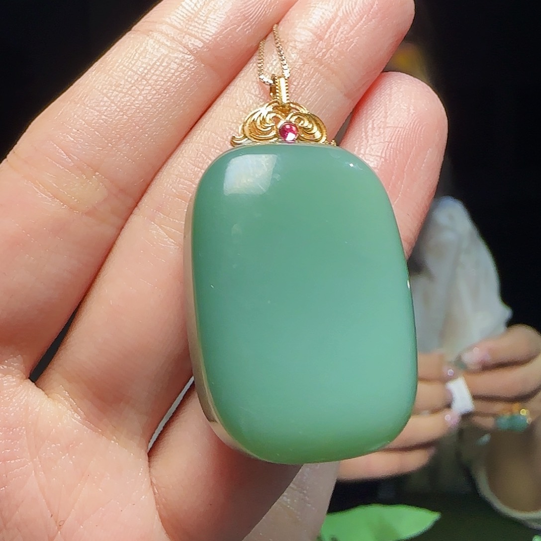和田玉吊坠(不含链)18K金镶嵌1