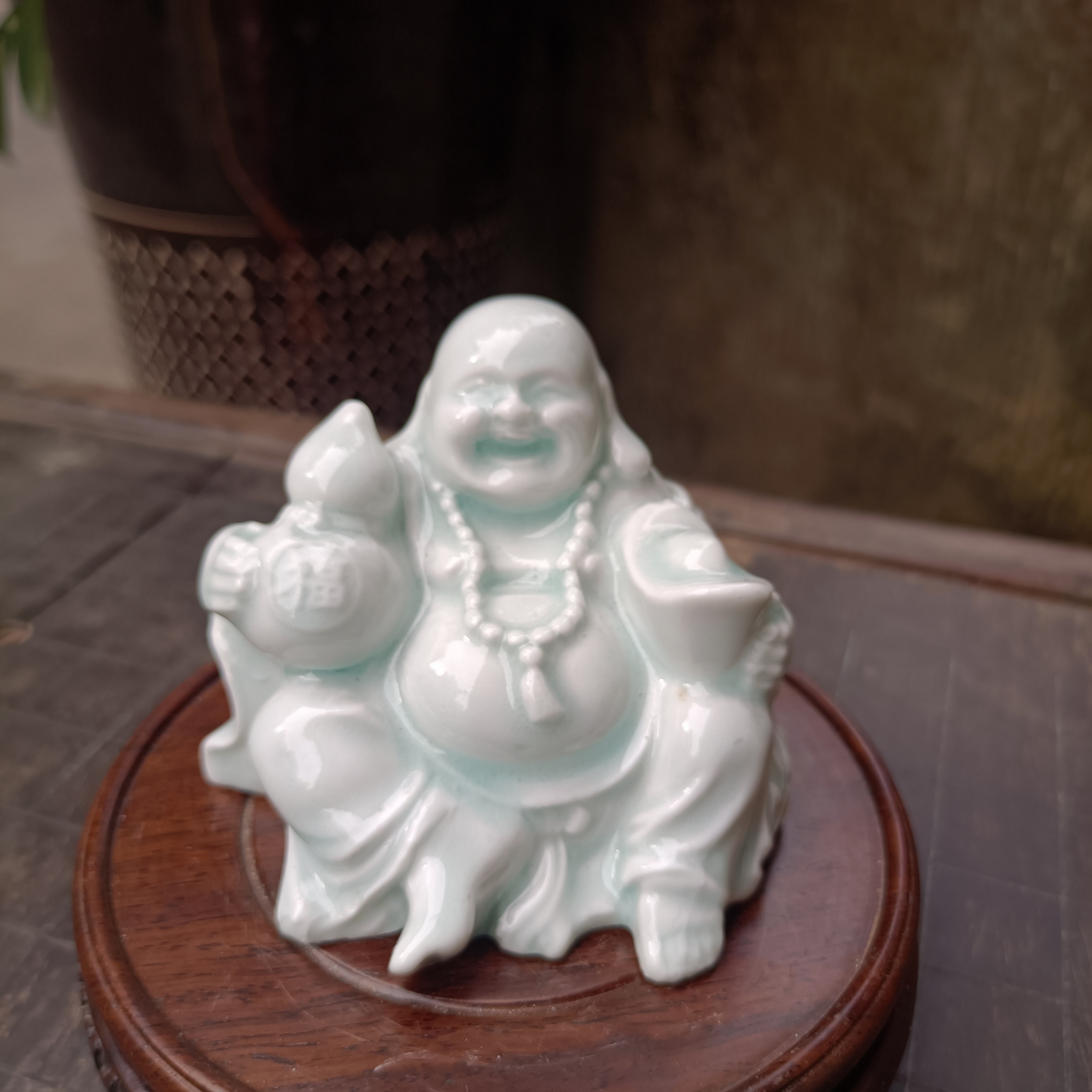 现代青白瓷弥勒佛小摆件。