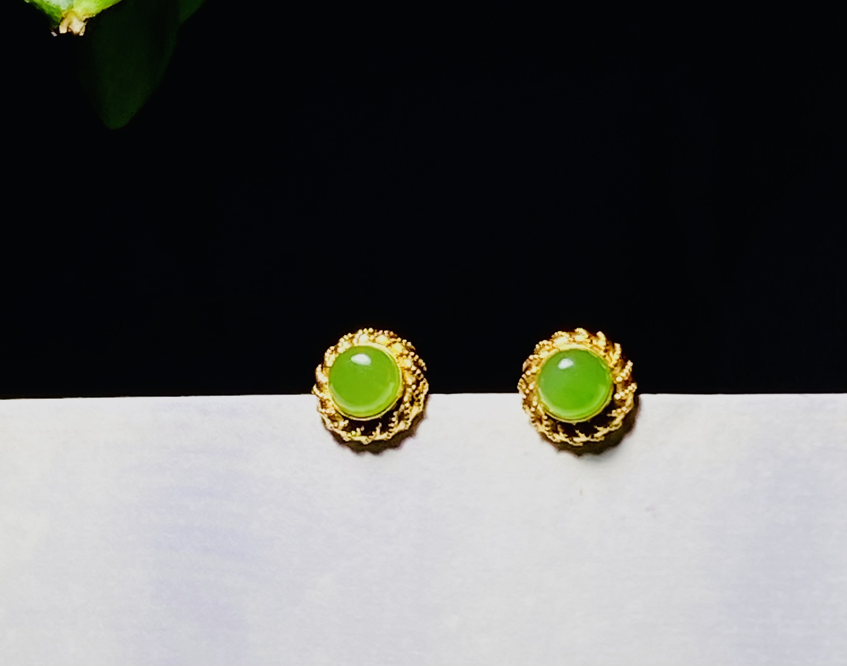 【颜选珠宝】和田碧玉苹果绿18K金镶嵌蛋面耳钉精致特色显白