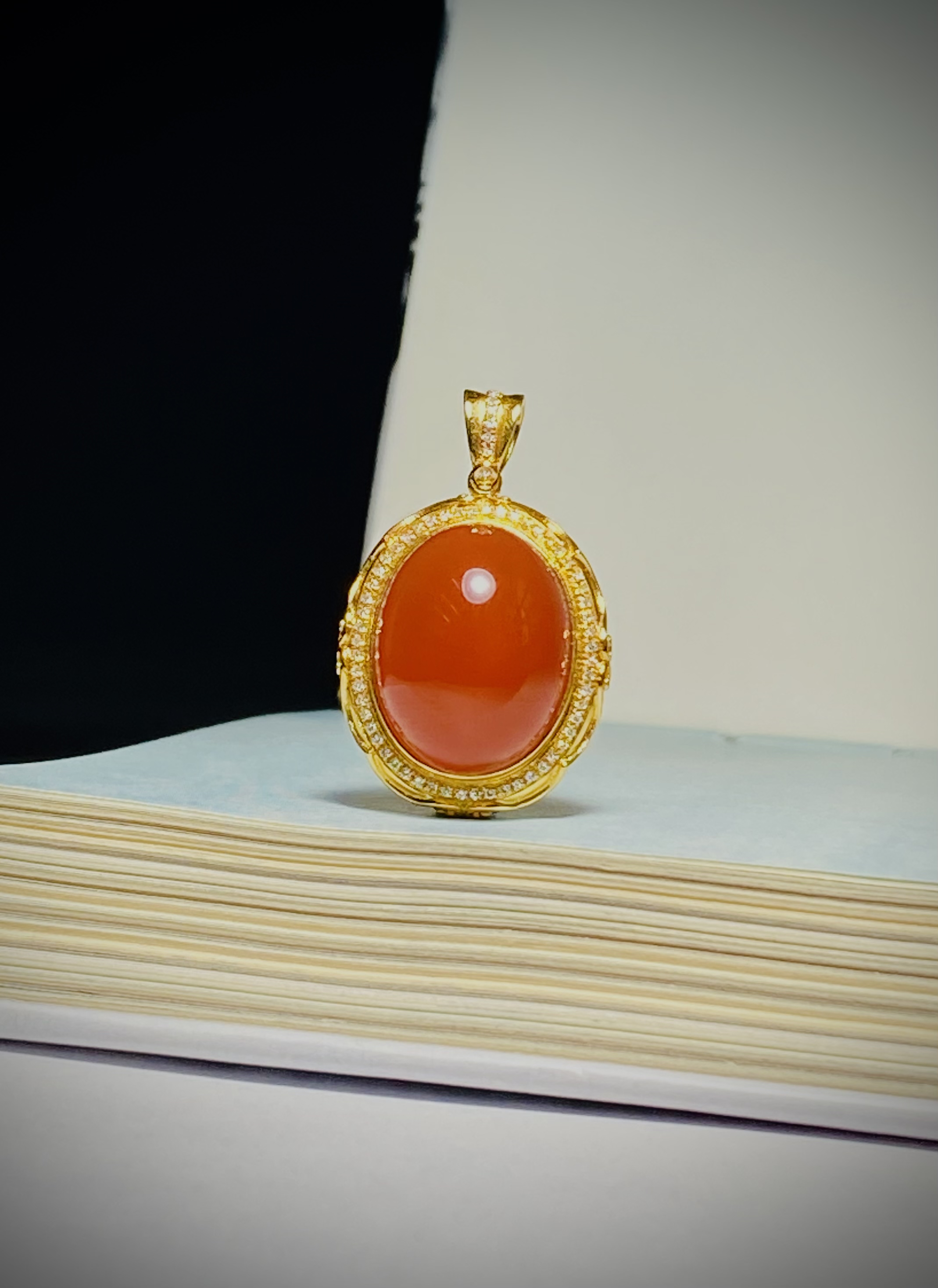 【颜选珠宝】18K重金镶嵌南红蛋面吊坠显白气质精美