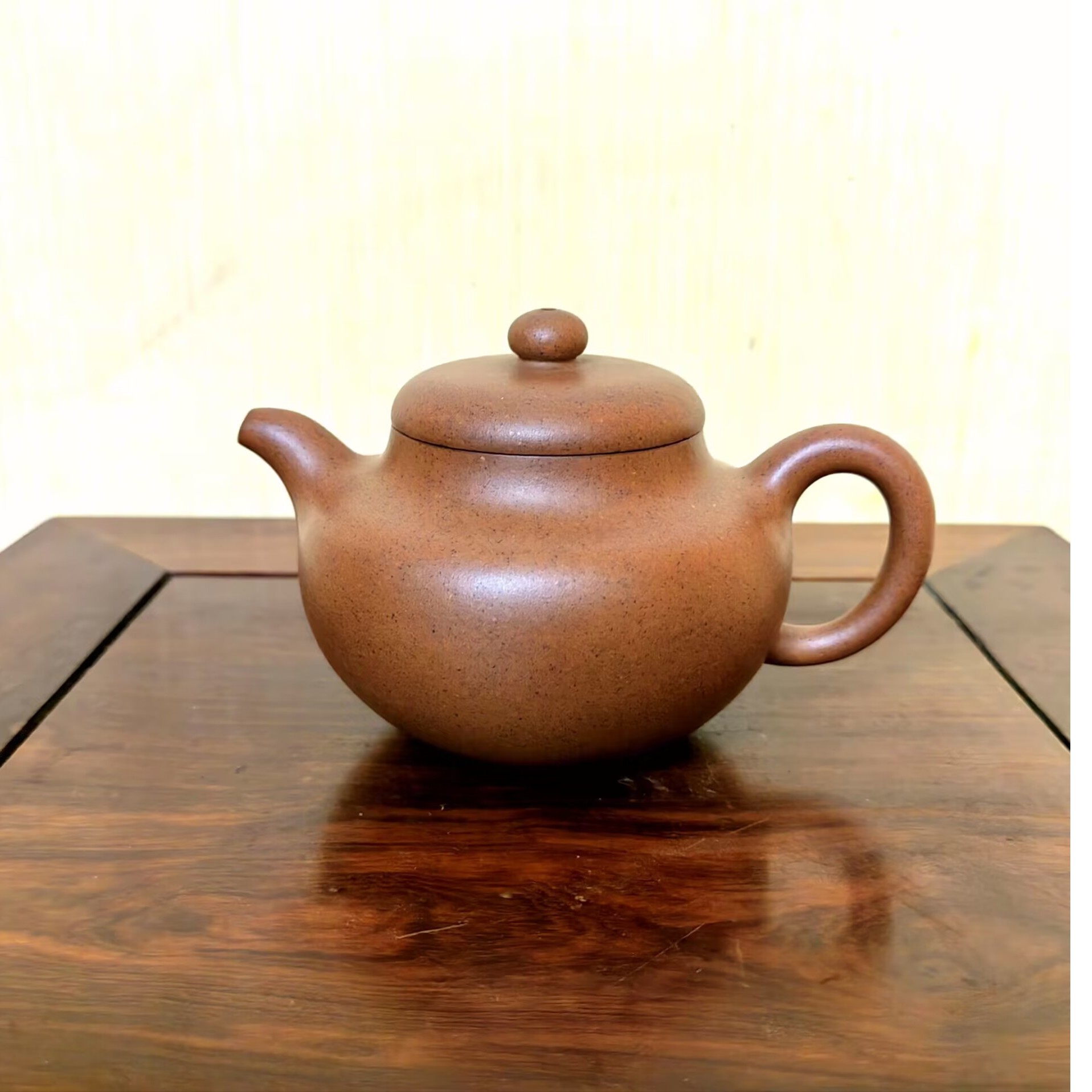 柿圆壶：红棕泥料，230毫升左右，40目颗粒，红茶泡养，茶壶
