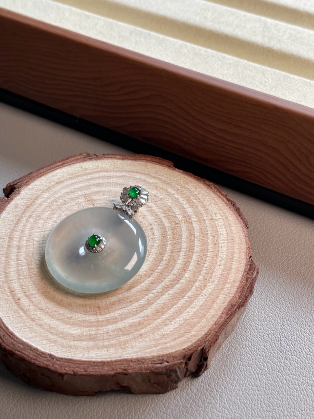 天然缅甸翡翠A货：白冰平安扣18k镶嵌