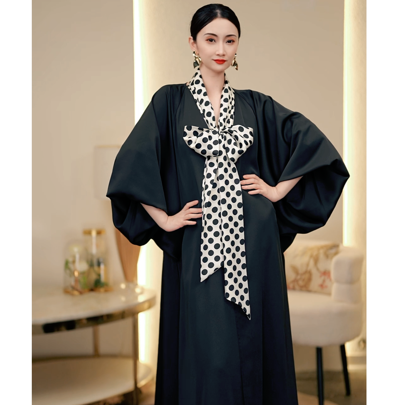 芈莱尤优——阔版醋酸大V领三粒扣风衣F22-608