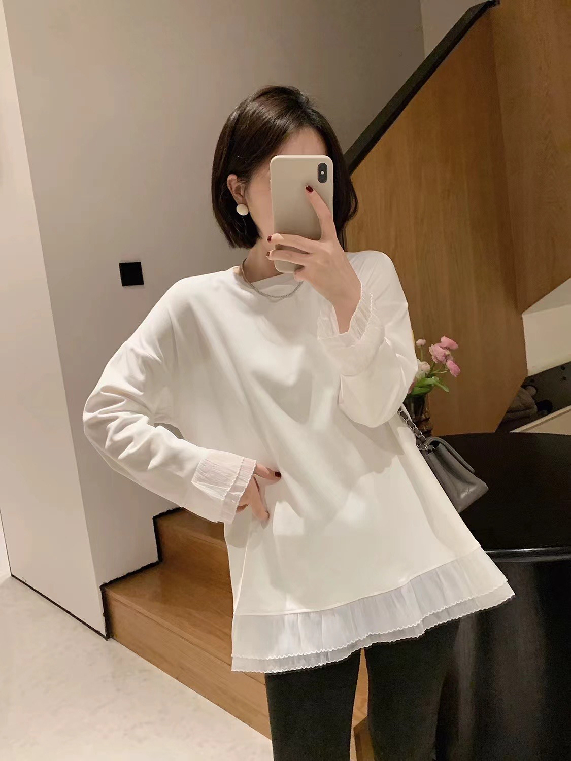 下摆耳边网纱拼接磨毛花瓣袖打底衫女圆领白色T恤内搭