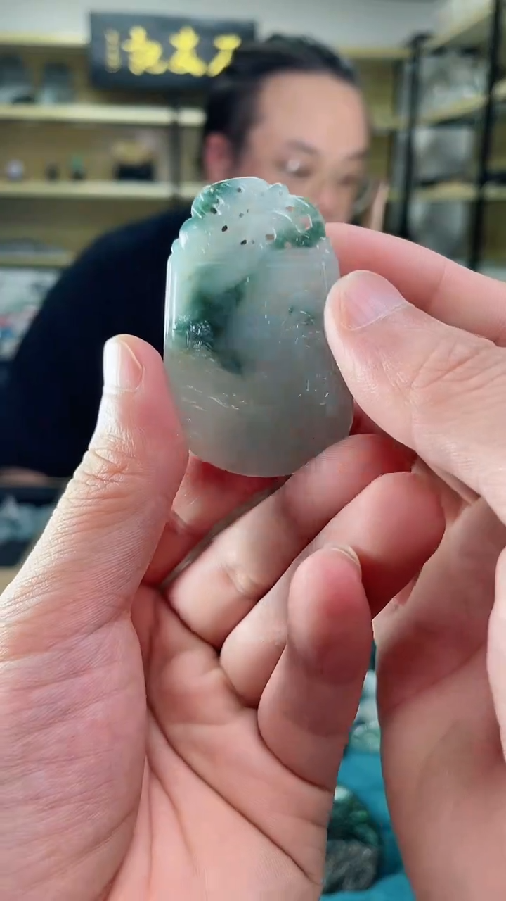 【闪购商品】翡翠颈饰未镶嵌雕刻件
