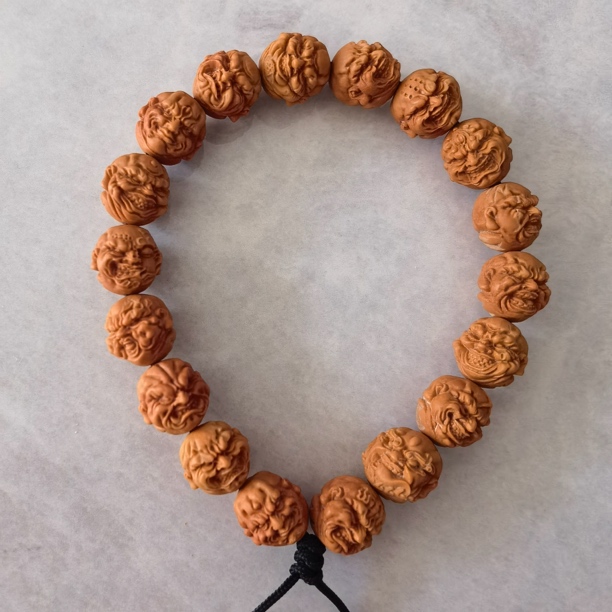 桃核雕刻恶僧手持手工精修多样性发