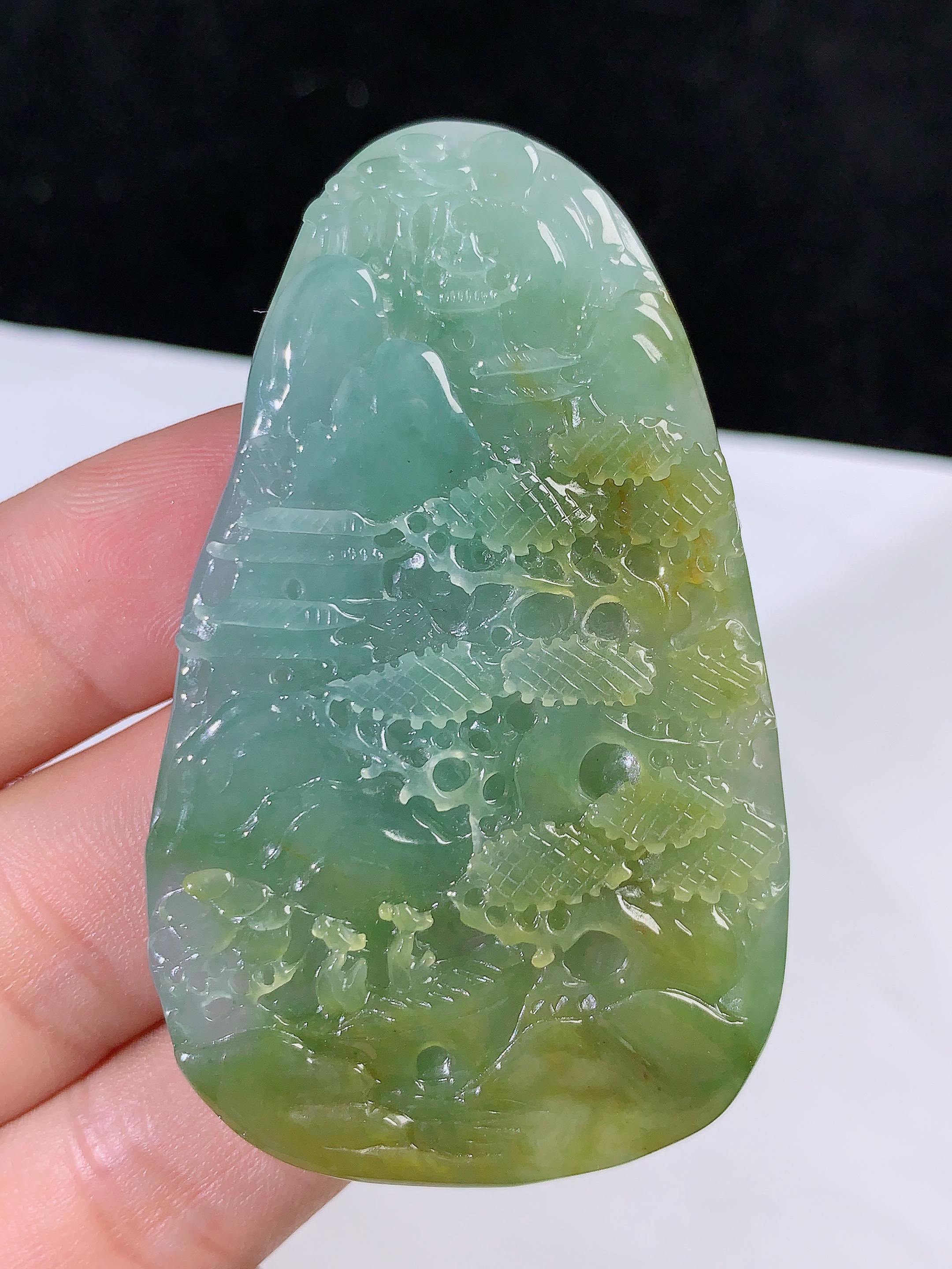 缅甸天然A货翡翠冰润双彩黄加绿山水牌吊坠精雕