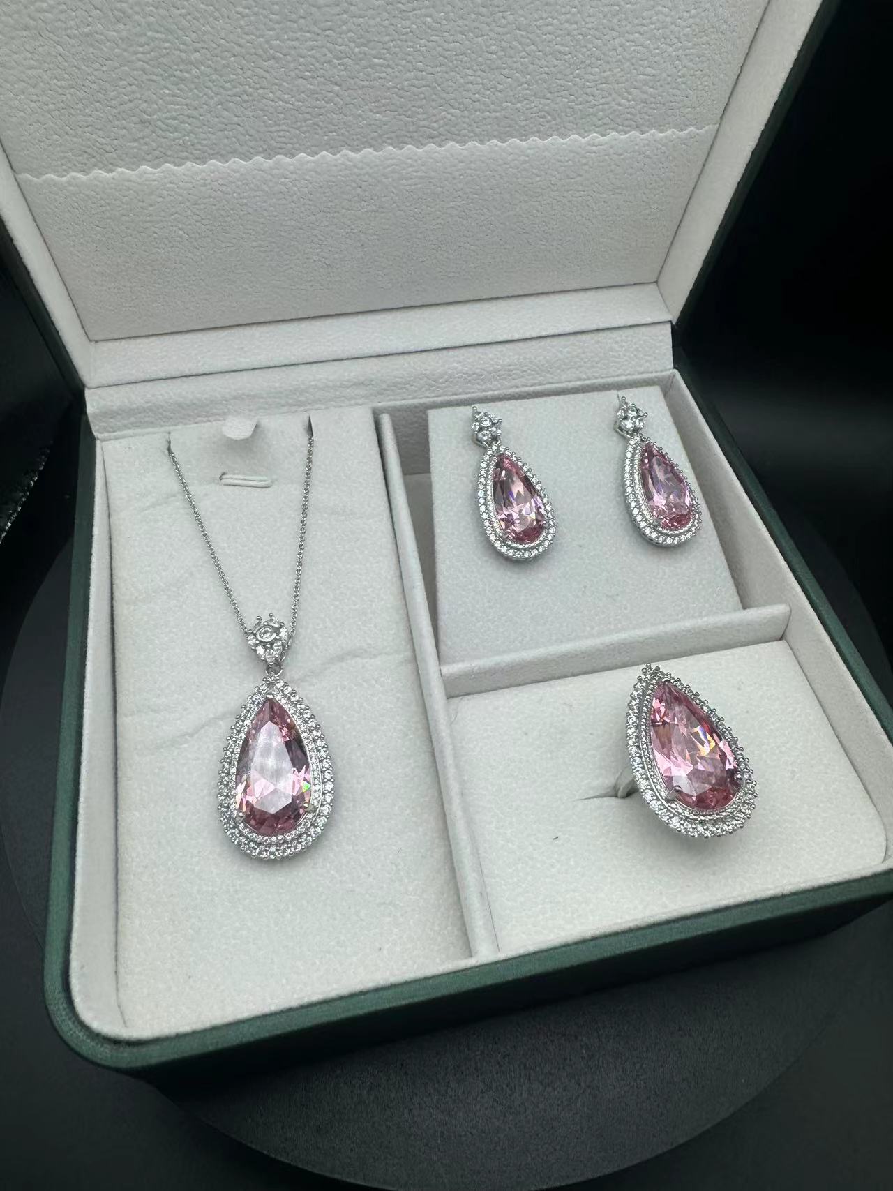 A500时尚轻奢粉色镶嵌套装