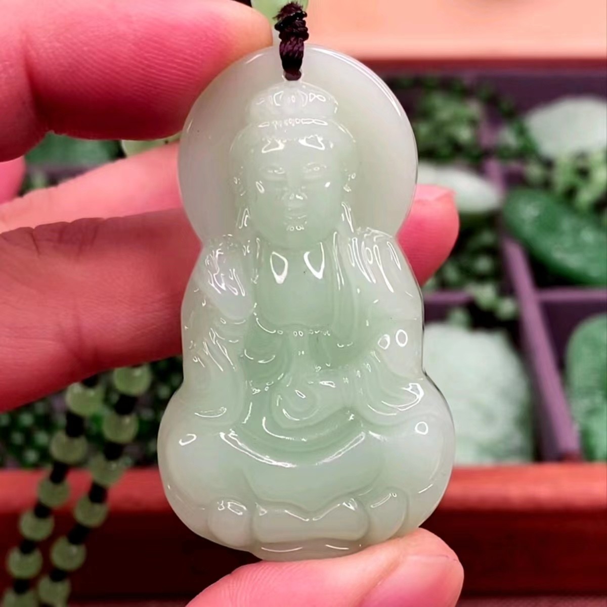 1.浅绿八角观音吊坠时尚百搭款.