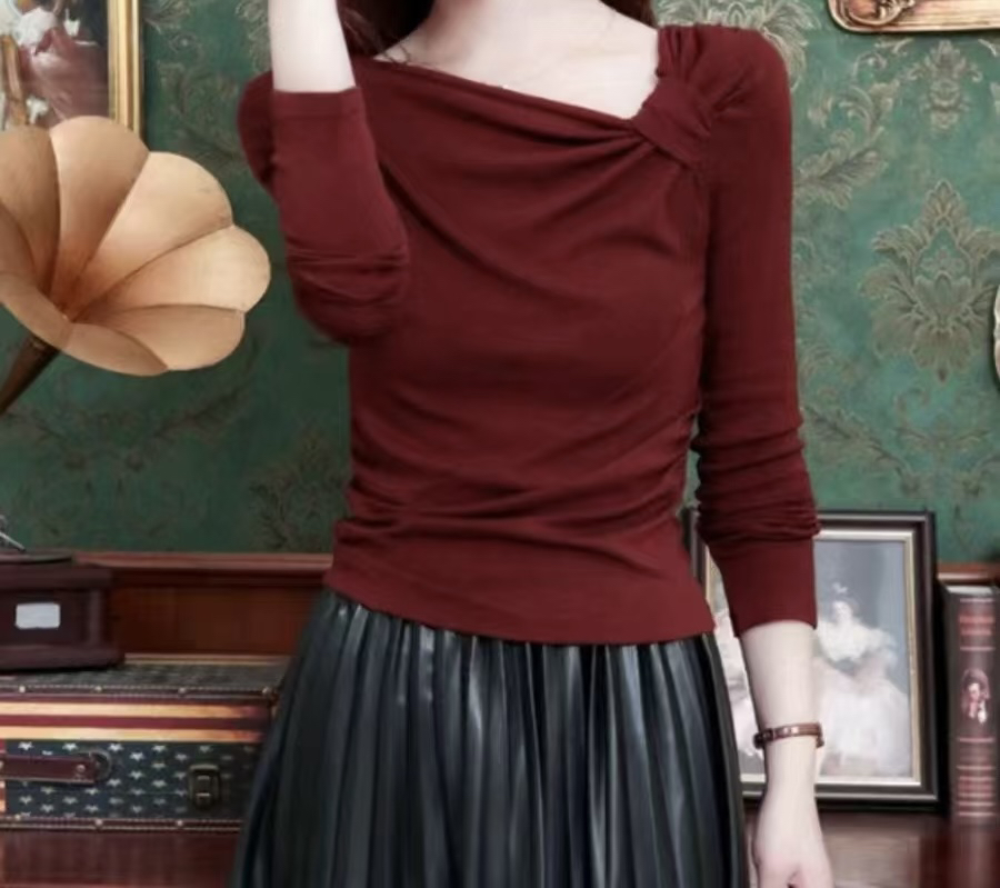 法式褶皱斜领长袖T恤女秋季新款独特别致修身内搭打底衫