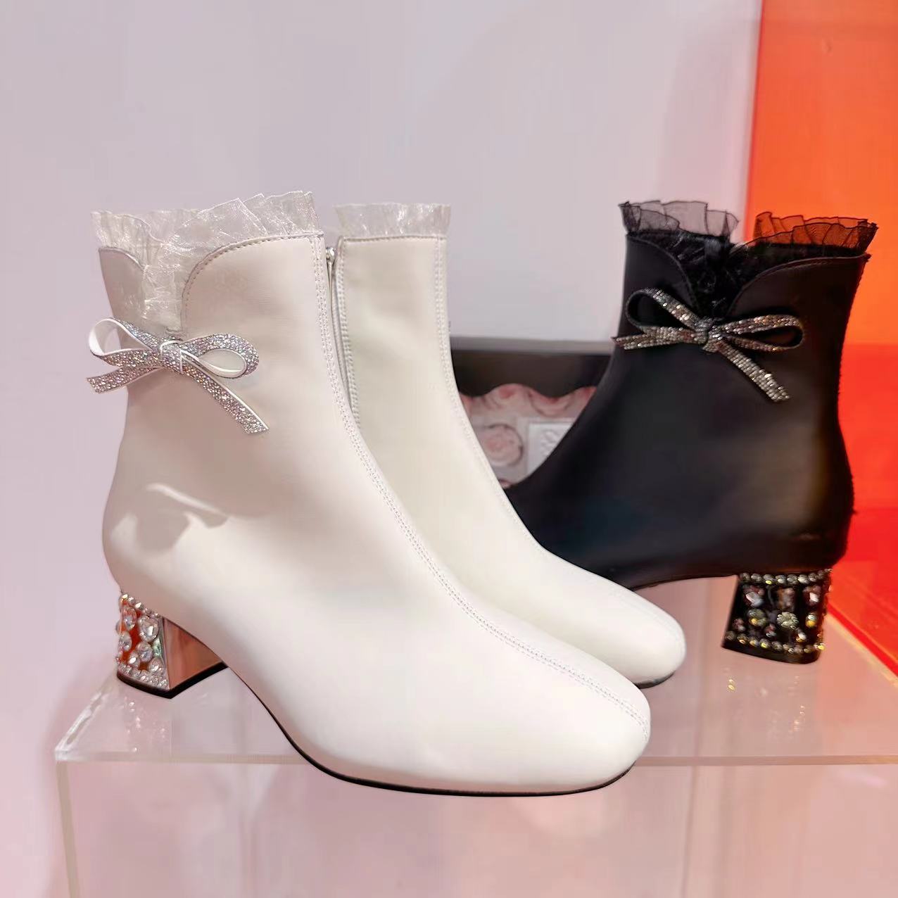 BaiLing/百翎粗跟短靴中跟米白色牛皮花边甜美靴子水钻女靴子