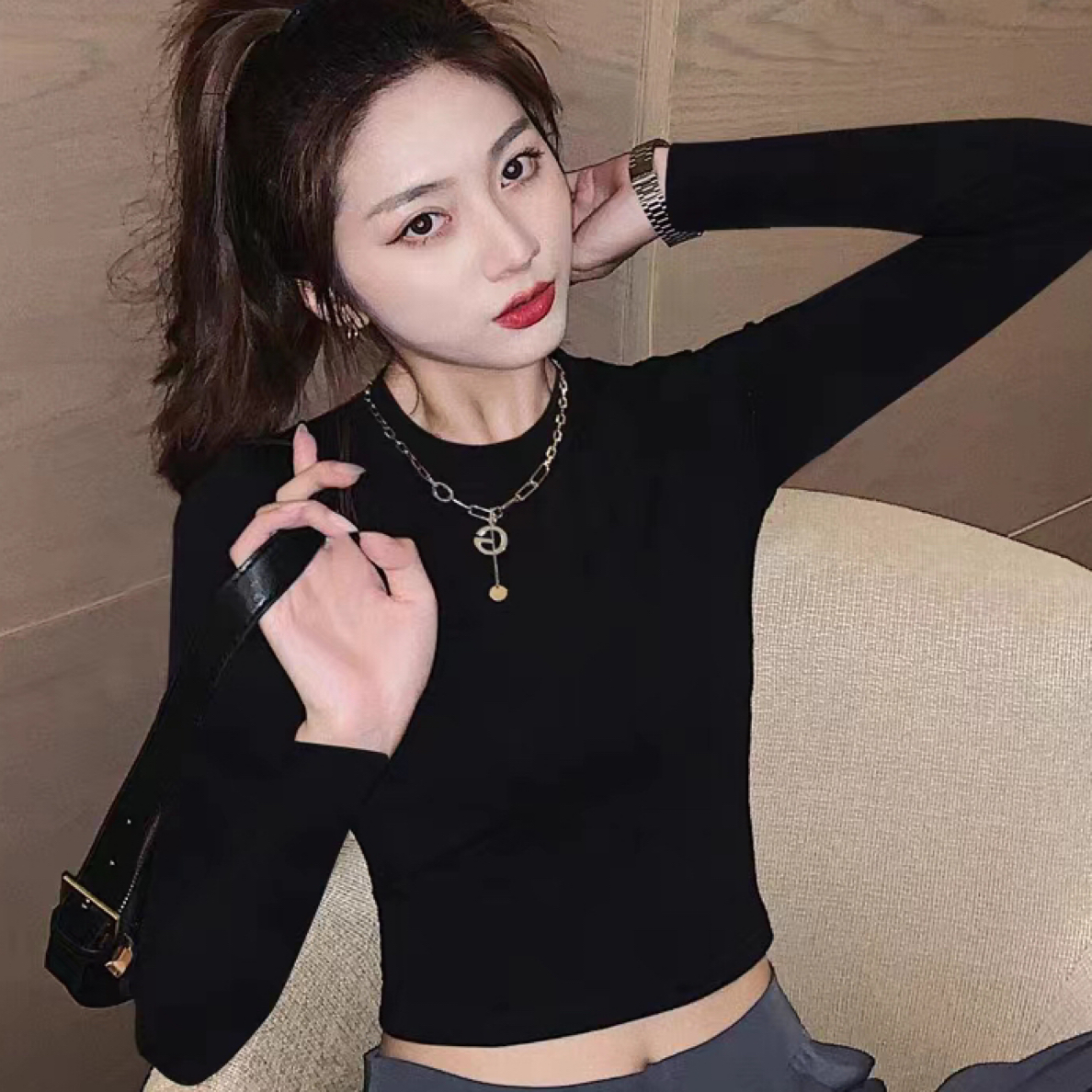 黑色修身长袖T恤女短款打底衫百搭上衣显瘦内搭