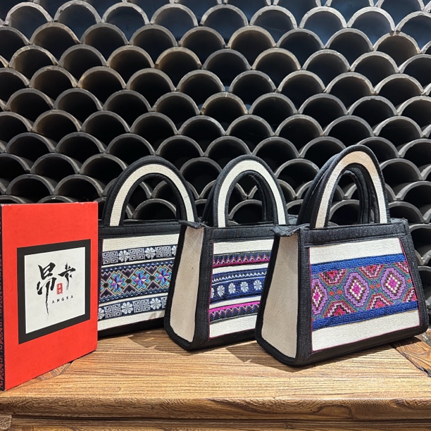 昂卡赛诺民族风时尚潮流彝族刺绣手提包（可斜挎）