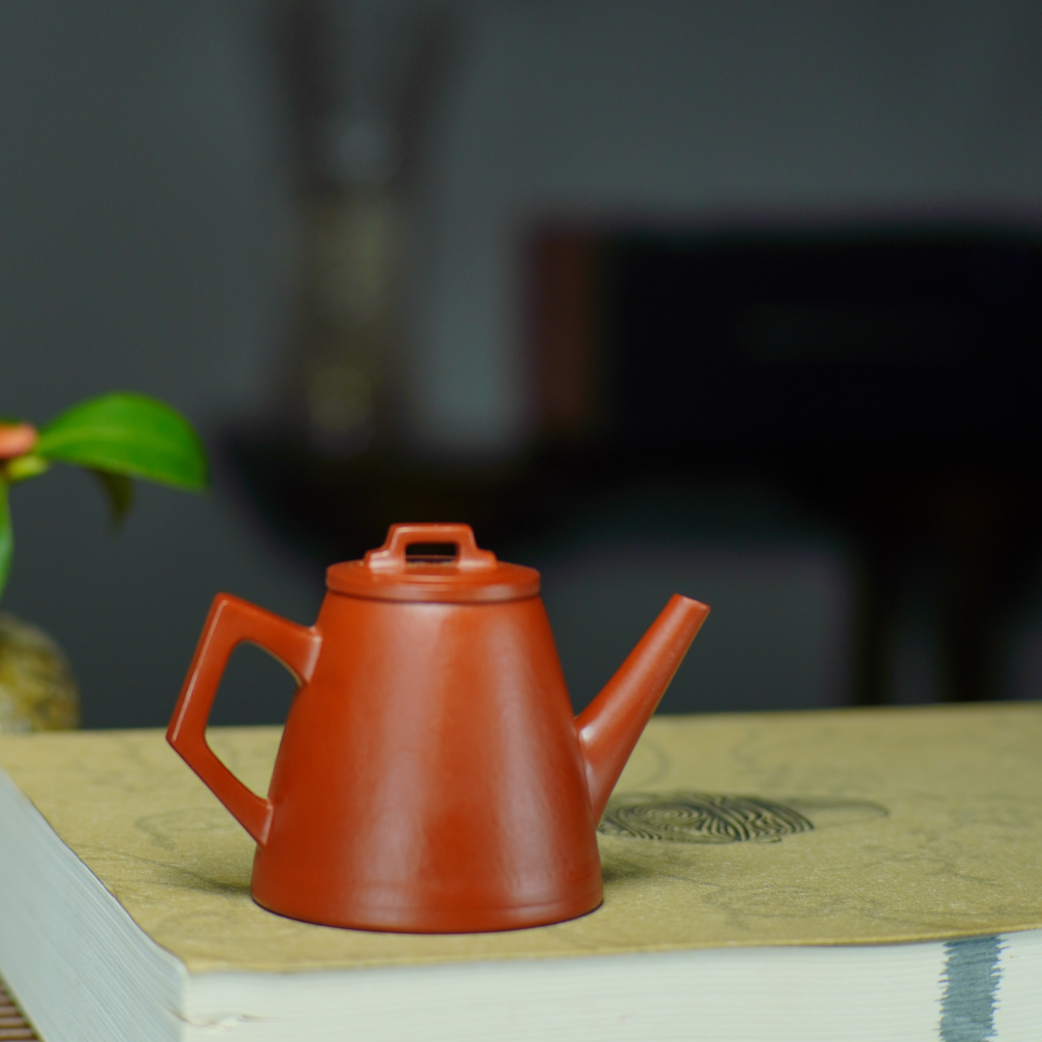 【旭壶持一盏底款】朱泥-渔乐醒泉五代-容量100CC左右。