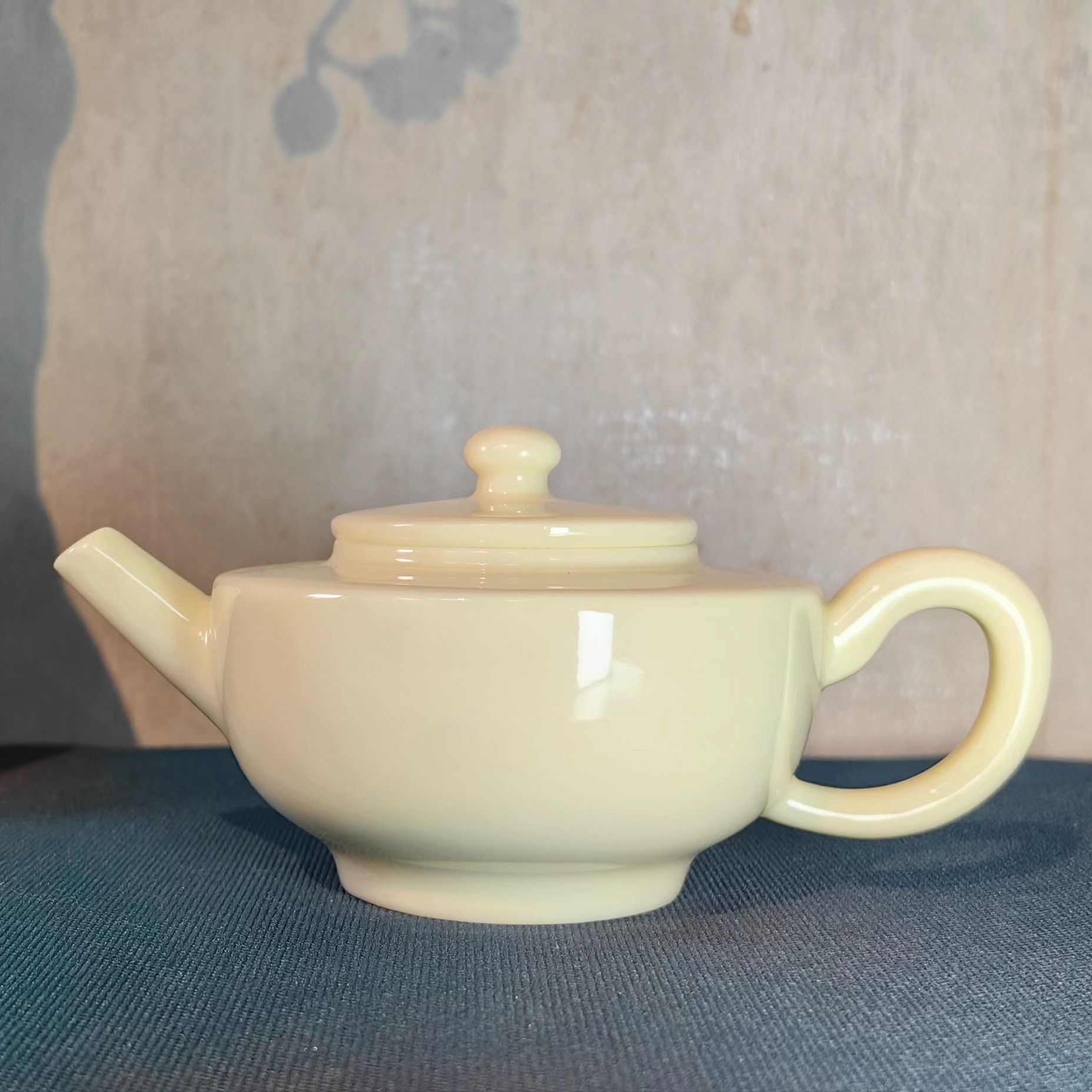 陈旭底款，100cc左右，德化瓷，黄，神丁壶