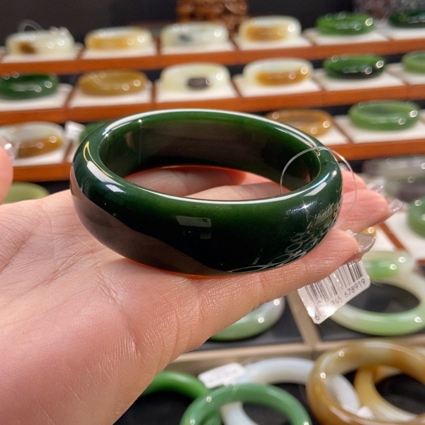 【闪购商品】和田玉（碧玉）手镯未镶嵌小****！58