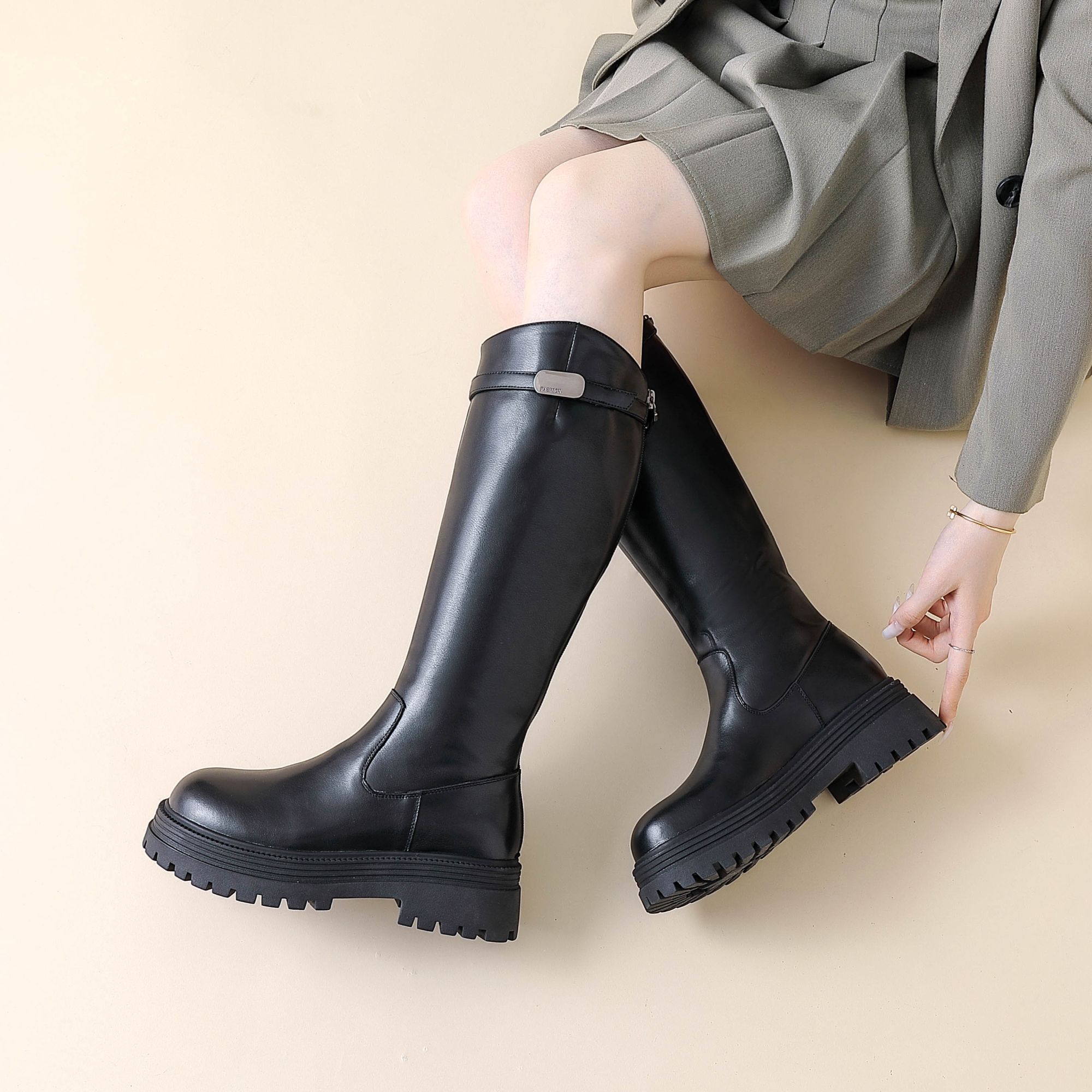 2024时尚圆头百搭中筒显腿廋女靴